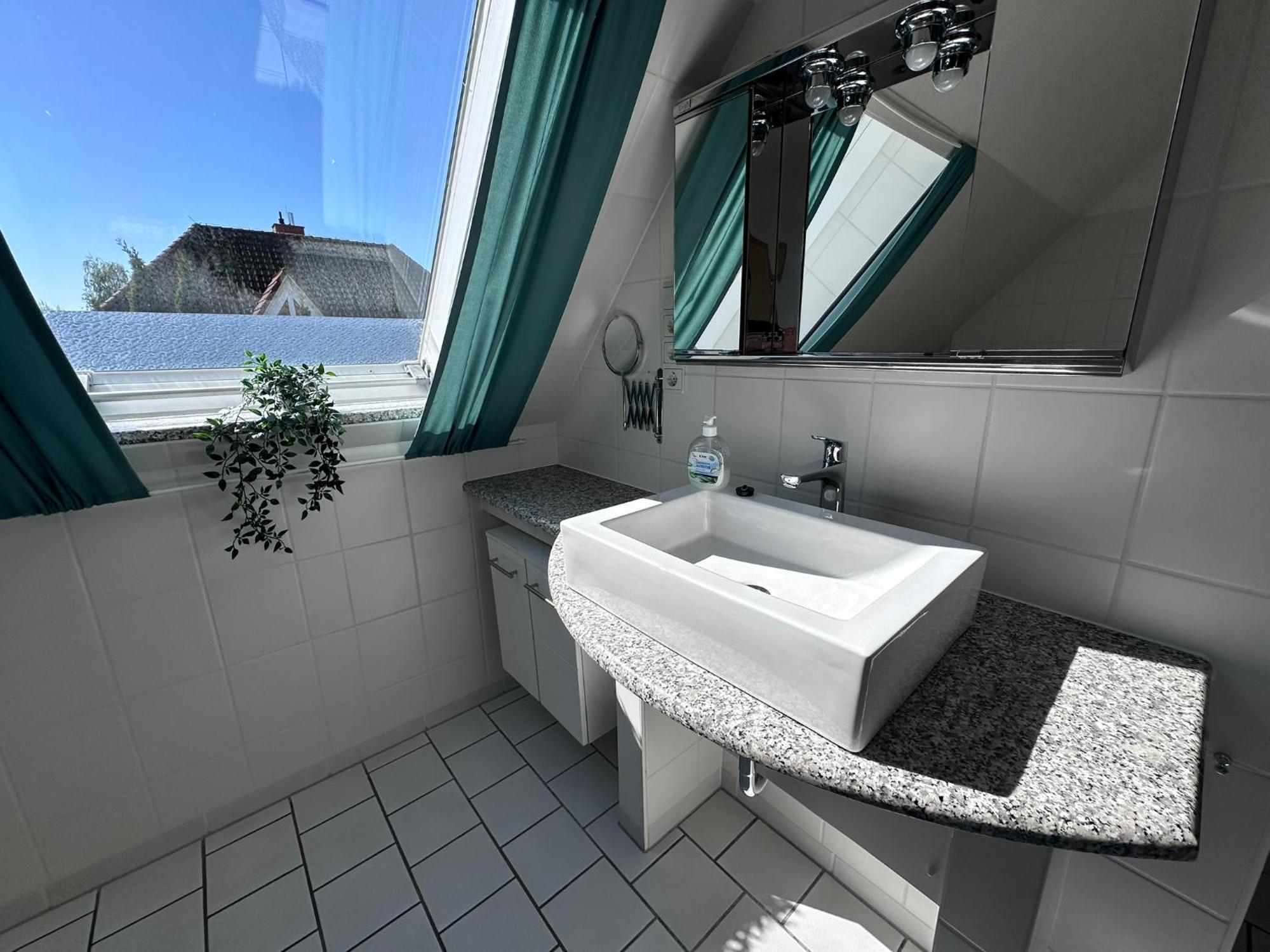 Relaxen Am - Mit Parkplatz Und Whirlpoolwanne, Ostsee Apartment Rostock